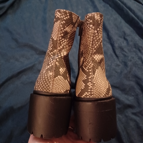 Faux Snake Brie Combat Boots • Size 8.5 • Universal Thread • NWT - Picture 6 of 12